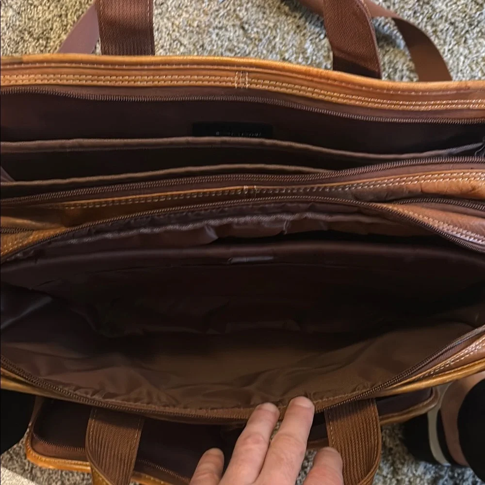 Brown Messenger Bag with Vintage Design and Adjustable Strap